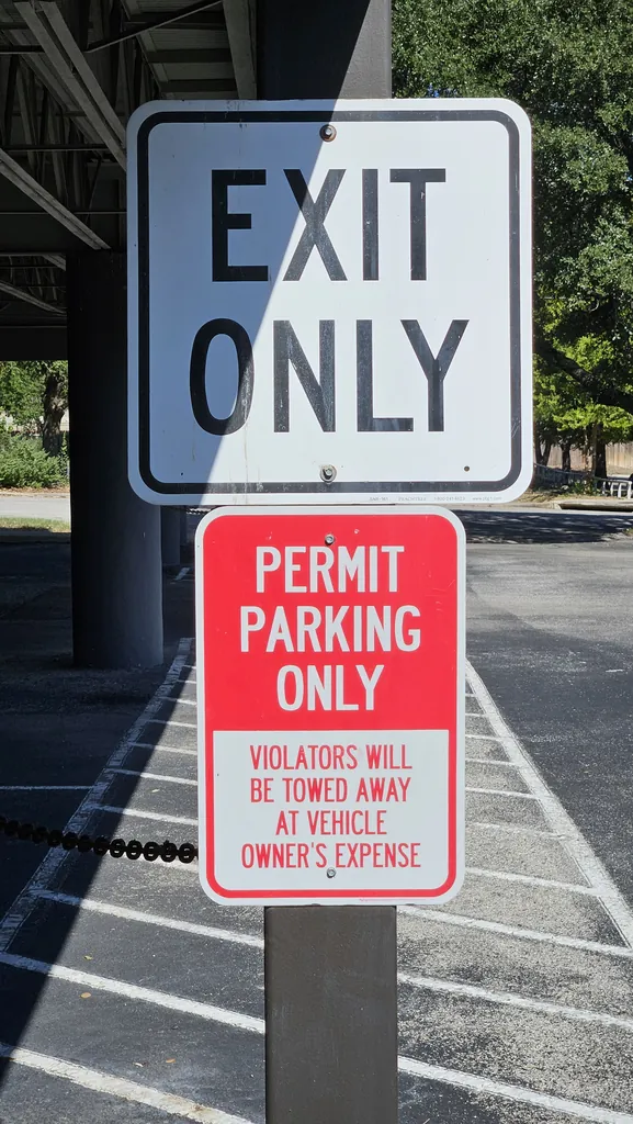 Permit Parking Only sign at the Kinected Coworking covered parking garage